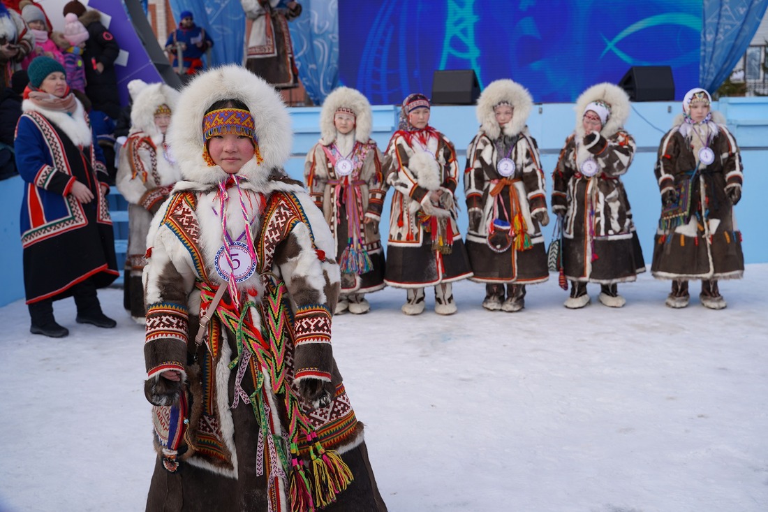 Юные участницы конкурса национальных костюмов