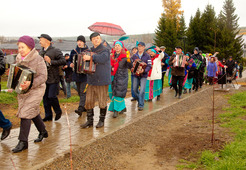 Открытие памятника широко праздновали в селе Троицк