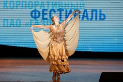 Ангелина Тимершаяхова на сцене фестиваля «Факел»