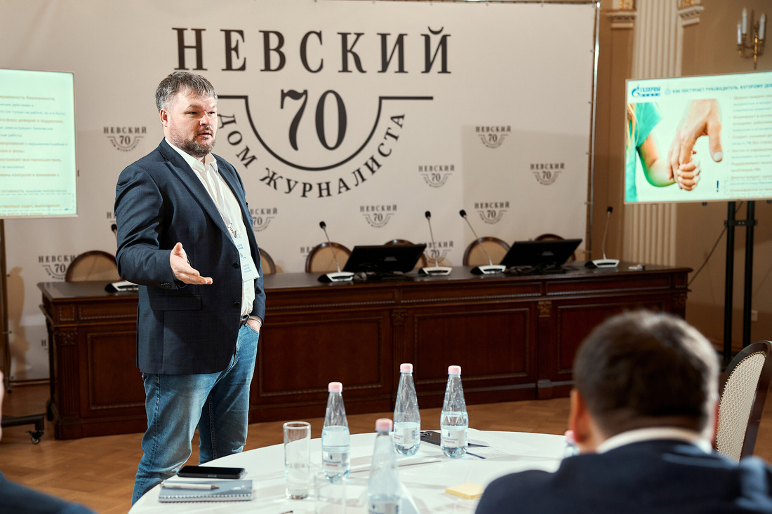Доклад об итогах деятельности компании в сфере производственной безопасности и основных целях и задачах на 2025 год представил заместитель генерального директора — главный инженер ООО «Газпром недра» Анатолий Суходолов
