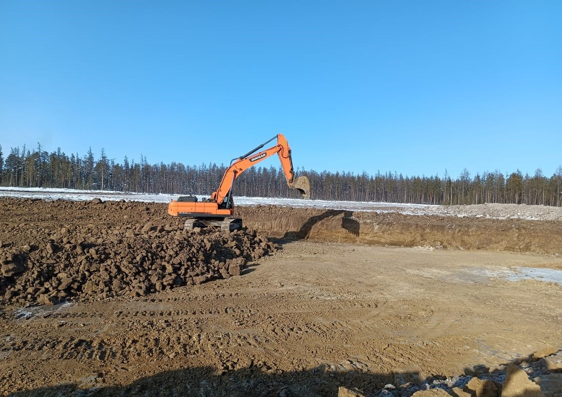 Под строительство дорог и площадок скважин отсыпано более 300 тысяч кубометров грунта