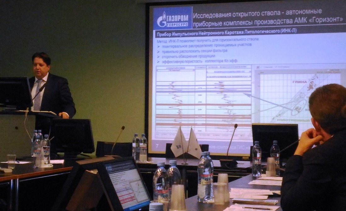 Заместитель генерального директора по промысловой геофизике ООО "Газпром георесурс" Роман Олейник выступает с докладом «Планирование проведения комплекса ГИС на скважинах Южно-Киринского месторождения силами отечественных компаний»