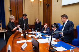 Члены Оргкомитета обсуждают доклады II научно-практической конференции молодых работников, учёных и специалистов ООО "Газпром георесурс"