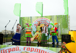 В честь прославленного баяниста на его родине проводится народный фестиваль  «Играй и пой, Маланина гармонь!».